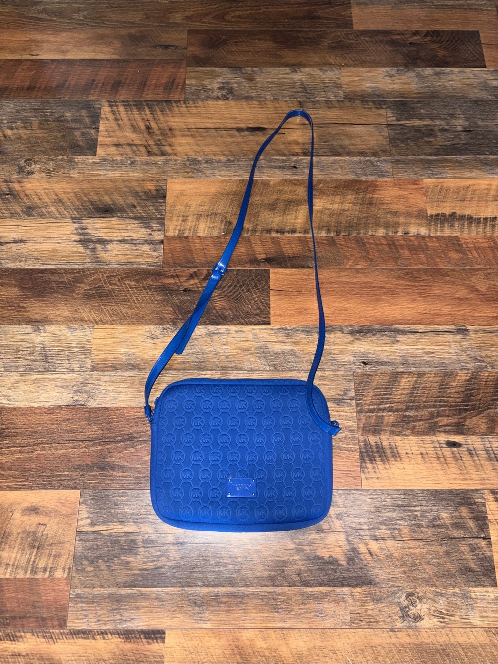Michael Kors Mono Embossed Neoprene Crossbody Purse Bag RoyalBlue Soft Shell‎